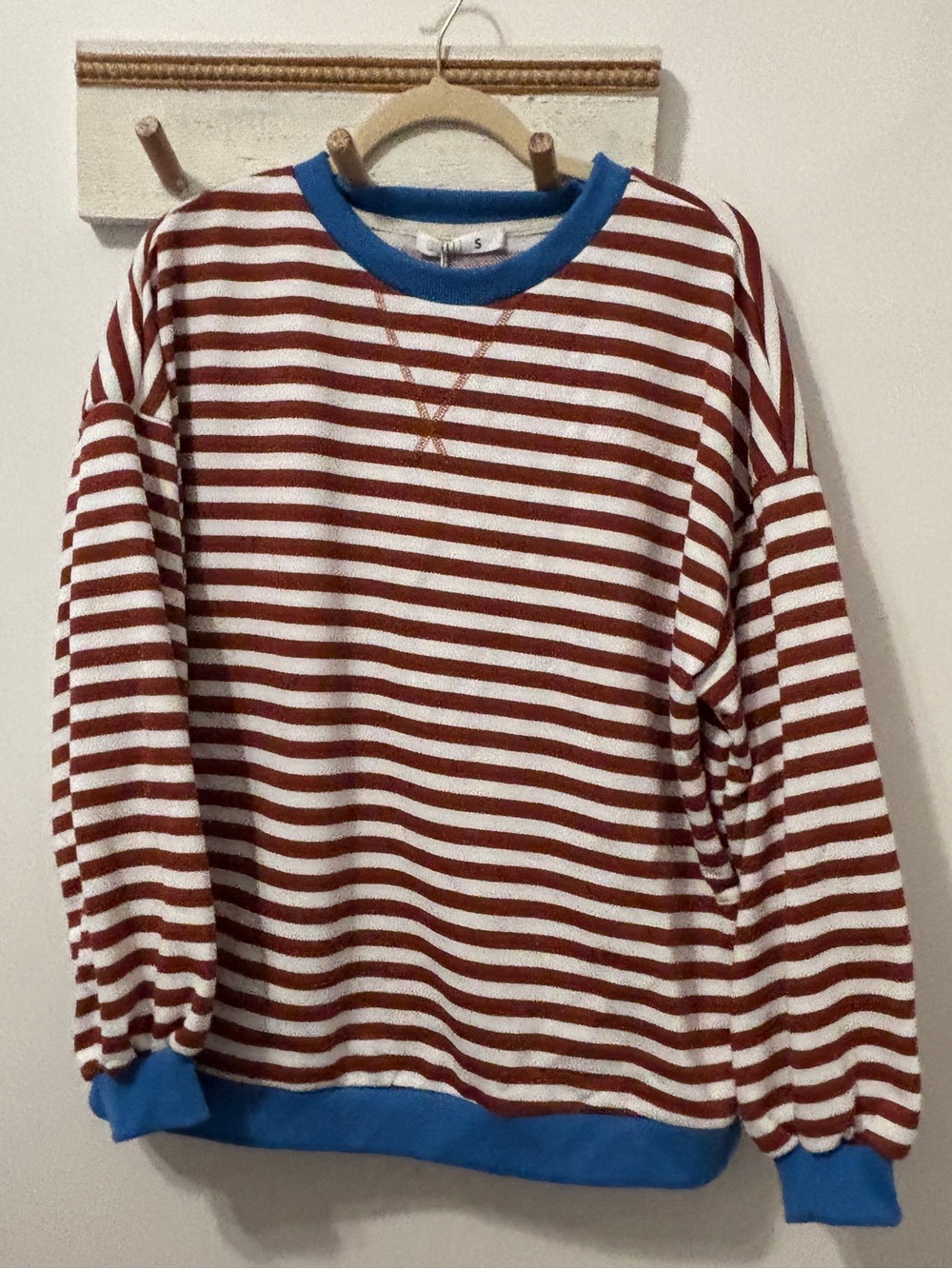 NWT Women’s UEU Oversized Crewneck Pullover - Picture 2 of 4
